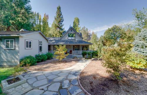 Near Dtwn and Pioneer Park Home with Furnished Patio - Foto 1