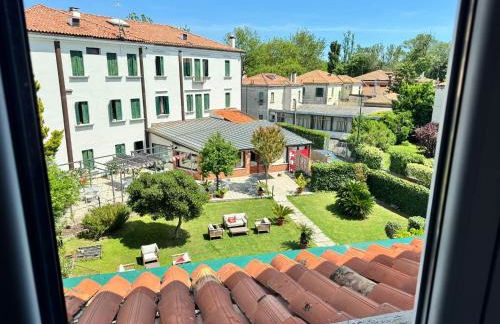 Bulldog Venice Apartment - Photo 16