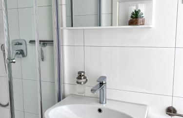 Prime Host Balcony Apartment - Photo 16