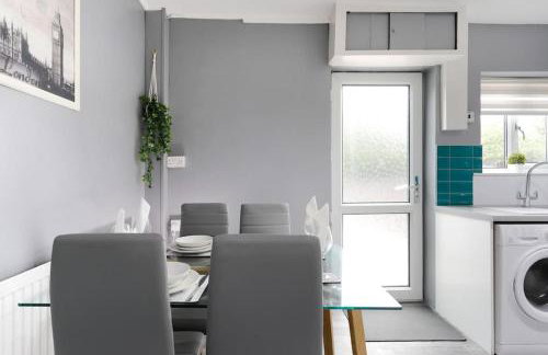 Comfy stays, Rotherham for contractors & Families, spacious, conservatory, free parking, wifi, 3BDR - Foto 48