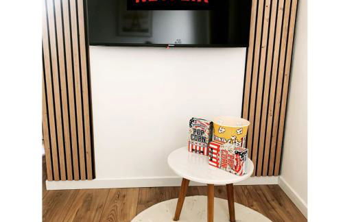 Studio EASY Check-in DISNEY 10 minutes Parking Wifi Welcome gift Starbucks coffee - Foto 4