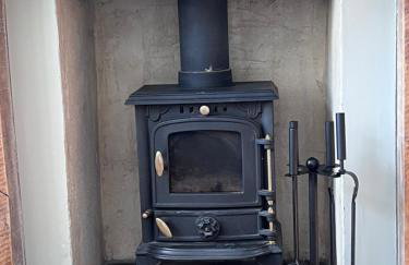 Emerson House, dog friendly with log burner close to waters edge and harbour - Photo 3