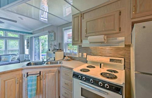 Middle Bass Island Escape Resort Pool and Bar! - Foto 7