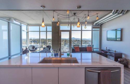 Modern Downtown SD Apartment Stunning City Views - Foto 1