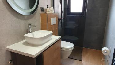 City heaven,self check in, with free parking - Foto 4