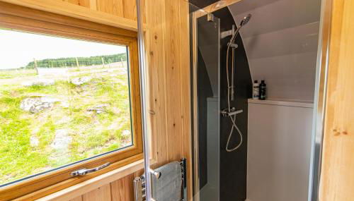 BenVrackie Luxury Glamping Pet Friendly Pod at Pitilie Pods - Foto 4, Shower