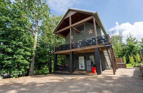 Cloud 9 Cabin with an indoor pool hot tub & fire pit - Foto 25