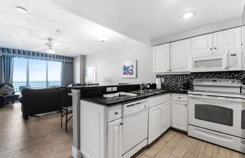 Seventh Floor Serenity, Updated 3BR with OceanFront Private Balcony at The Wyndham Ocean Walk Resort - Foto 33