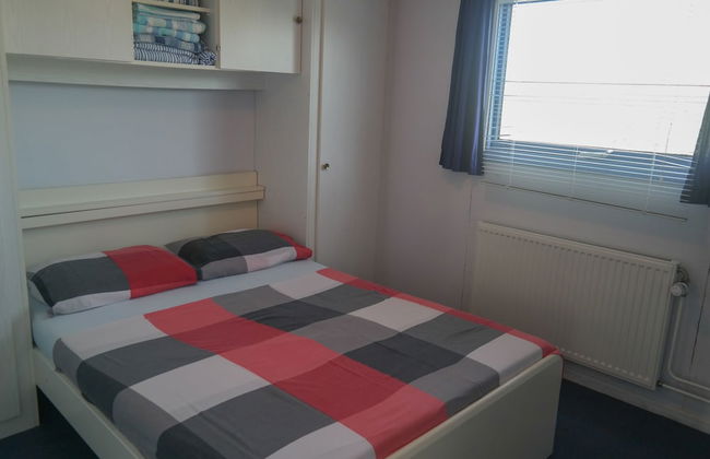 8 Pers Chalet Carla in Front of the Lauwersmeer and own Fishing Pier - Photo 3