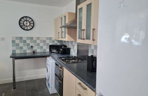 Ground Floor Maisonette Near St James St Overground Station - Foto 2