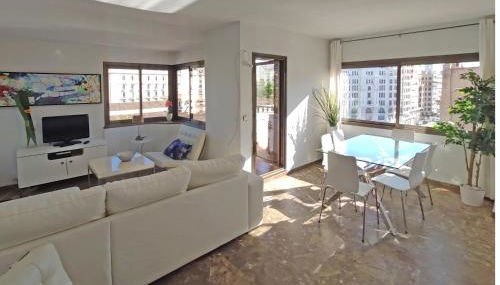 Sunny apartment with fantastic terrace views! - Photo 3