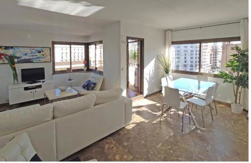 Sunny apartment with fantastic terrace views! - Photo 3