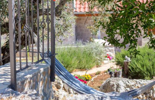 Olive Garden Apartment - Photo 9