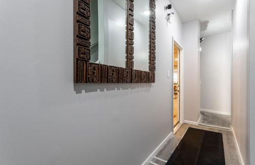 Updated 3BR 2BA Apartment Near NYC Airport - Foto 10