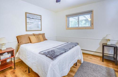 Waterfront Spirit Lake Vacation Rental with Dock! - Foto 18