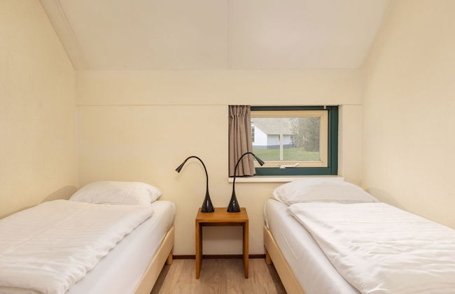 Bungalow in Veluwe Near Harderwijk - Photo 3