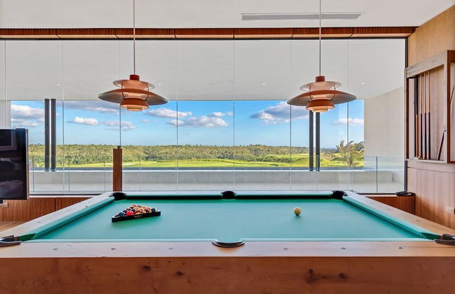 Modern 7BR Villa w Stunning Views of Golf Course - Photo 5