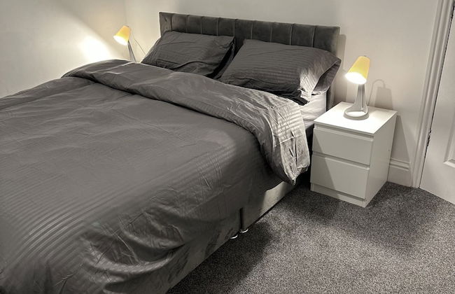 5-bed Apartment in Altrincham Near Airport - Photo 3