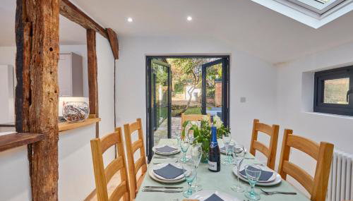 The Coach House, Hambledon - Photo 5