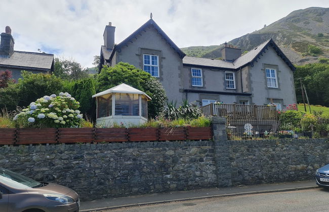 4Br Stunning Sea View Escape-near Snowdonia & Coastal Trails - Photo 1
