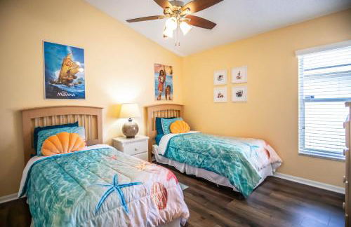 5BR Cottage w Pool & Hot Tub Near Disney - Foto 53