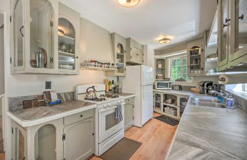 1 Mi to Jenkinson Lake: ‘Apple’s Chalet’ w/ Deck - Foto 11