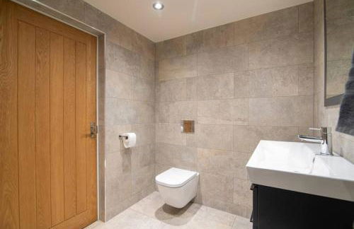 Luxury Coach house next to woodland in Knutsford - Photo 3