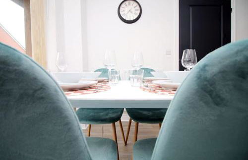 Modern and Cosy 3 Bed House Close to Cardiff City Centre perfect for Family Relocations, Contractors & Groups by Gurkha Stay with Free Parking and Wifi - Foto 8