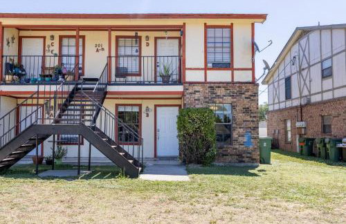 Congeniality and Comfort. All the essentials with class, 2 nights? 2 weeks? Stay, relax, work, or go out for fun. - Foto 10