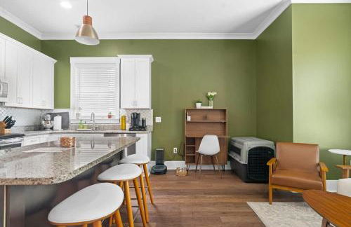 Renovated Dog Friendly Duplex Near Food & Fun Fully Fenced Yard and Private Parking - Foto 50