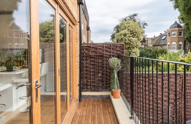 Fulham 2-bed Apt w/ South Terrace Near Tube - Photo 17