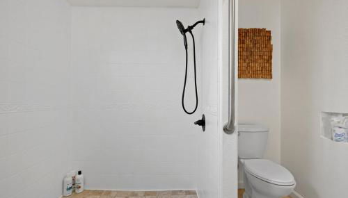 Beachy 1BR Escape with Sofa Bed - Golf & Beach Nearby - Photo 4