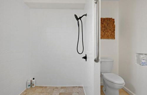 Beachy 1BR Escape with Sofa Bed - Golf & Beach Nearby - Photo 4