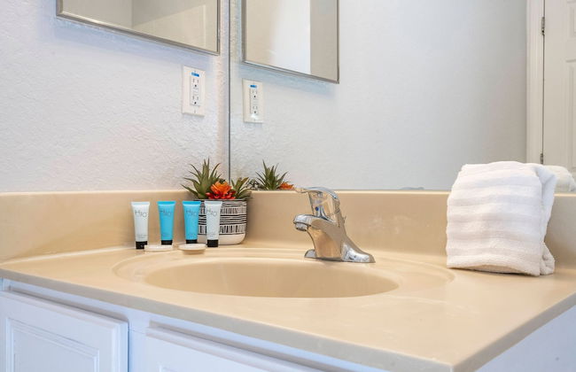 Cozy 4BR Regal Oaks w hot tub - Foto 14