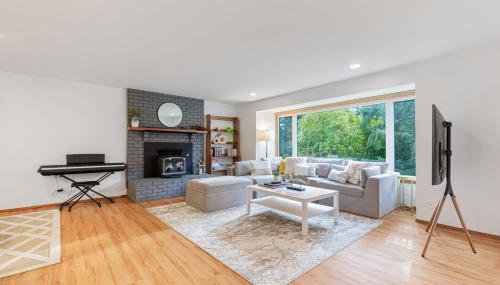Charming and Spacious House with Relaxing Huge Deck - Foto 5