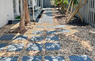 Stylish Tropical Key West Home - Private Yard, Free Parking & Laundry - Foto 19