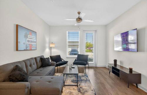 2 BR Apt |King Bed |Pool |Gym| Clse 2 Beach/Mayo - Foto 1