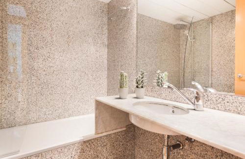 My Space Emirates - Spacious Apartments near the City Center - Photo 82