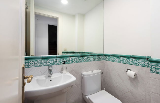 Stylish House, Patio, Pool, Mountains, Stunning White Village, sea 20 Mins Away - Photo 16