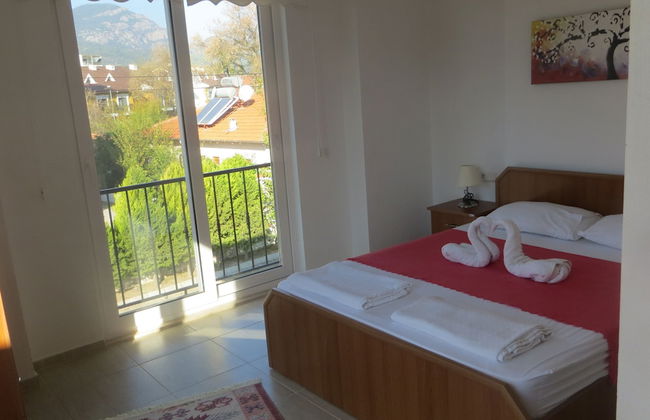 Villasevval-sleeps8-pool-bbq-ac-neartown - Photo 5