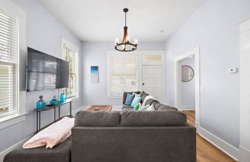 Cozy Home Near Downtown with a Pool and Fire Pit - Foto 7