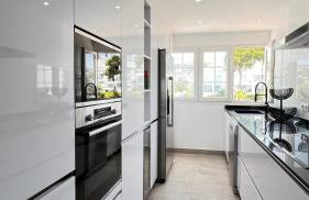 The Penthouse Panorama Exclusive Seafront Estate - Photo 12