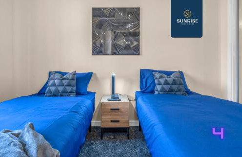 L1 - INVOICE and REDUCED PRICE only via SUNRISE SHORT LETS DUNDEE, Large 4 Bedroom House with 6 Beds and 3 bathrooms, TVs in each room, Free Parking, Fully Equipped, Local Amenities, Easy Ring Road Access, Special Rates and ONLY 9 Mins to STANNERGATE Port - Foto 25