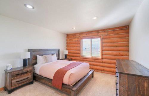 Splendor Valley Farms Huge Log Cabin with King Bed Bunk Beds and Game Room - Photo 25