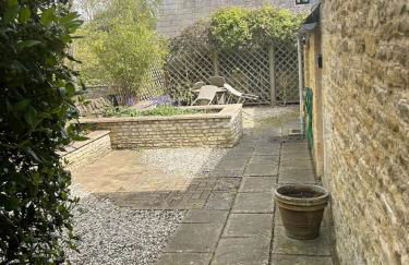 A Cotswold Gem, Sleeps 4, Pub Shop & Cafe in Village - Photo 11