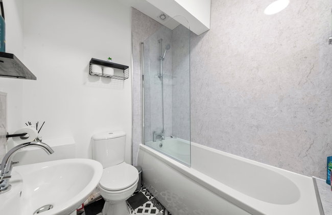 Spacious 3BR Apt, JQ Birmingham with Parking - Foto 41