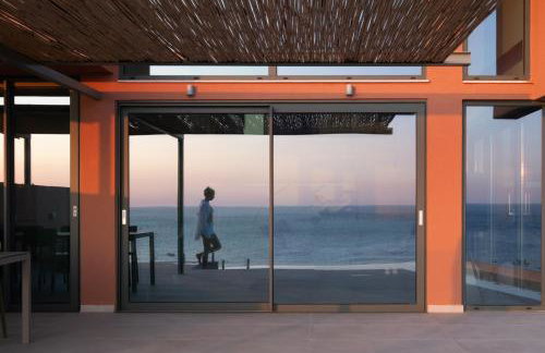 Casa Tarrha- Beachfront Villa with Heated Pool - Foto 5