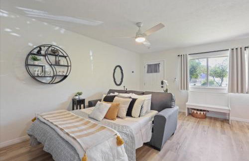 The YinYang - King Bed , Workspace , Full Kitchen - Foto 2