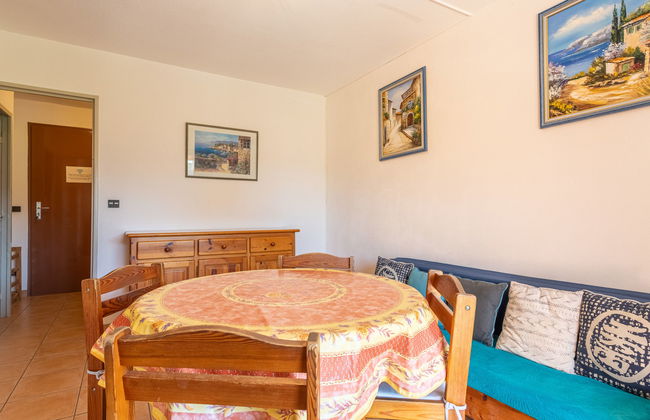 2 bedroom Apartment in Bormes-les-Mimosas with garden and terrace - Photo 8