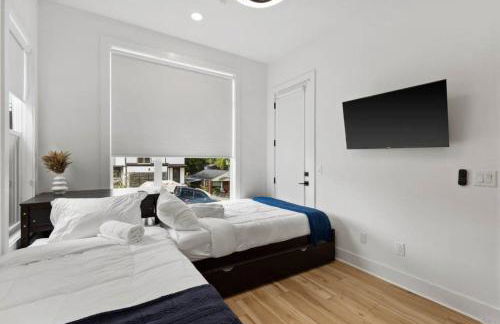 Luxurious 4bd home sleeps 12 minutes to downtown with parking - Foto 36